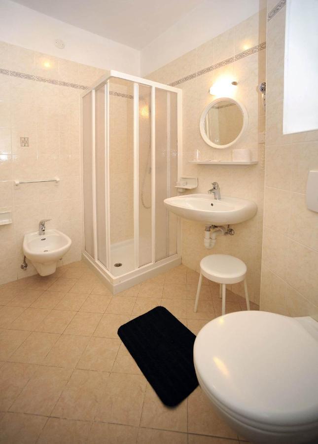 Hotel Bucaneve Моэна Экстерьер фото