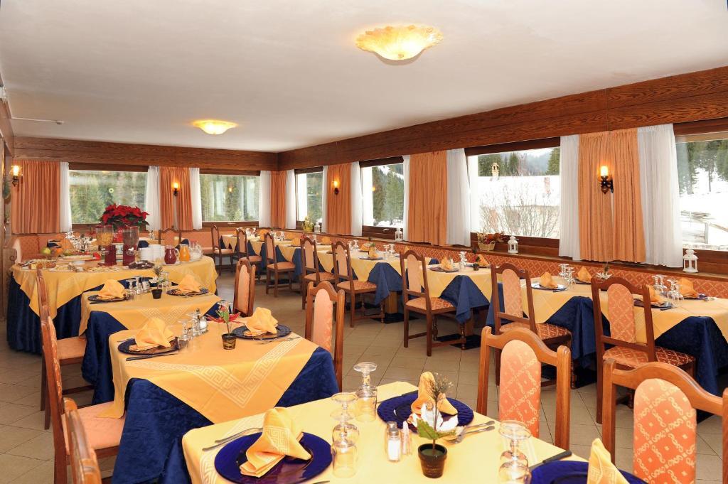 Hotel Bucaneve Моэна Экстерьер фото