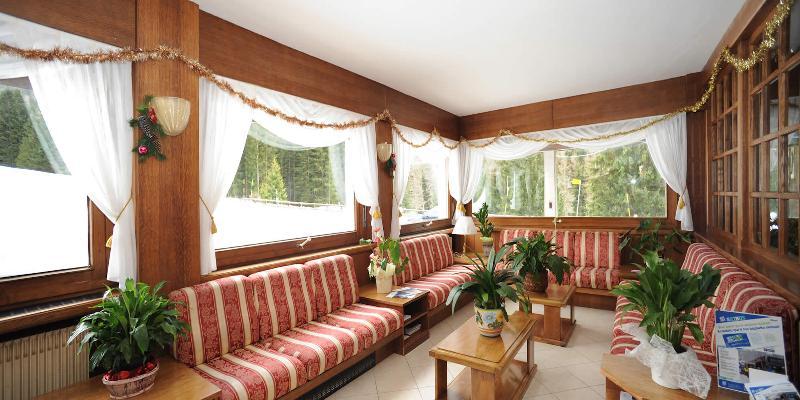 Hotel Bucaneve Моэна Экстерьер фото